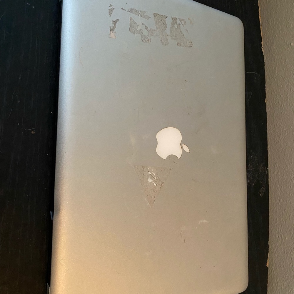 2010 MacBook Pro Computer - Picture 5 of 7